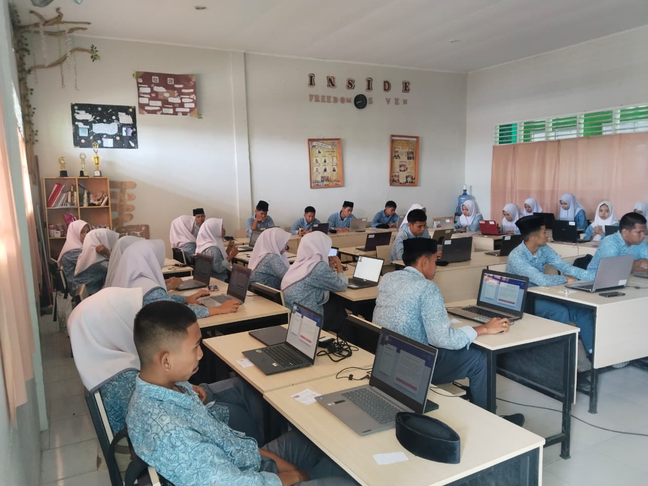 Pelaksanaan Tes Kemampuan Akademik (TKA) di MAN 1 Polewali Mandar Berjalan Lancar